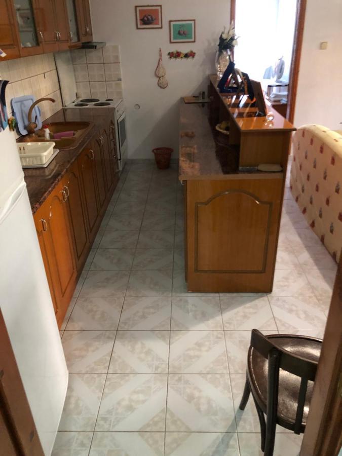 Dina House Apartment Himare Bagian luar foto