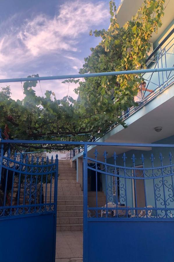 Dina House Apartment Himare Bagian luar foto