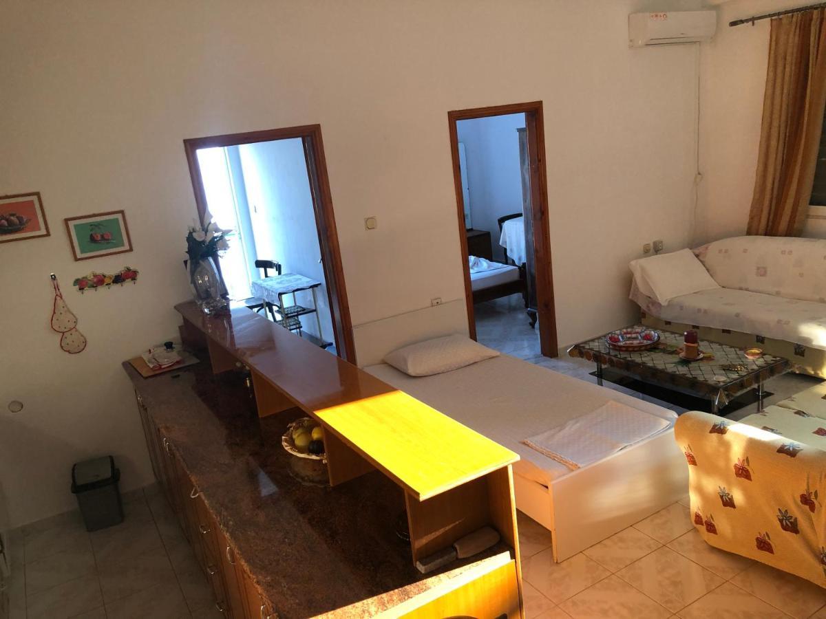 Dina House Apartment Himare Bagian luar foto