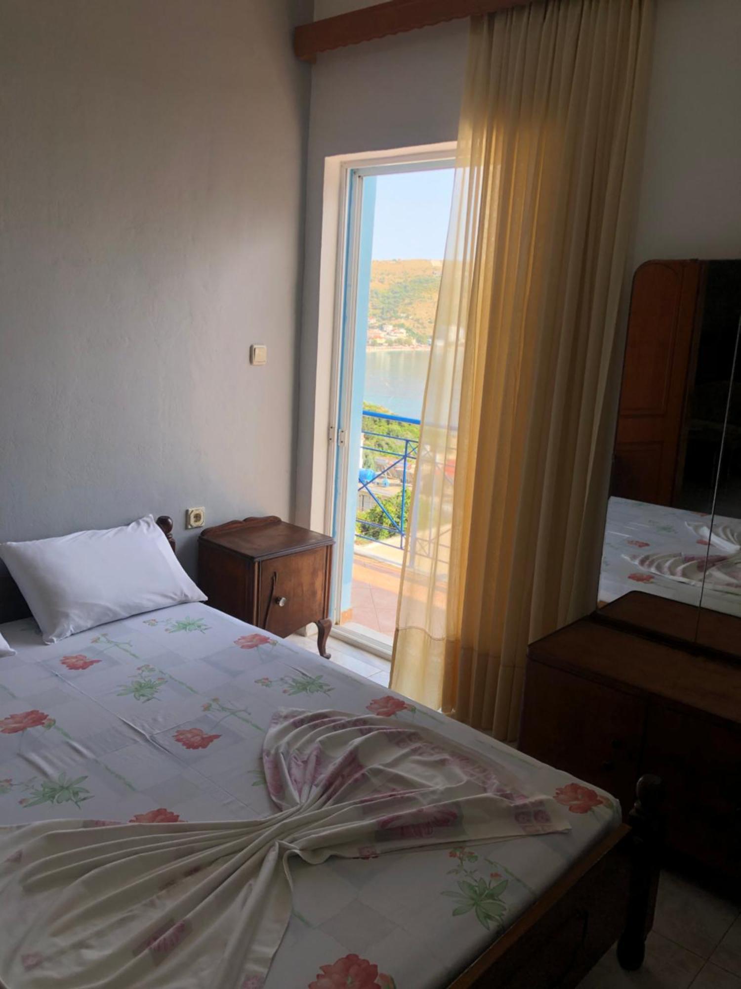 Dina House Apartment Himare Bagian luar foto